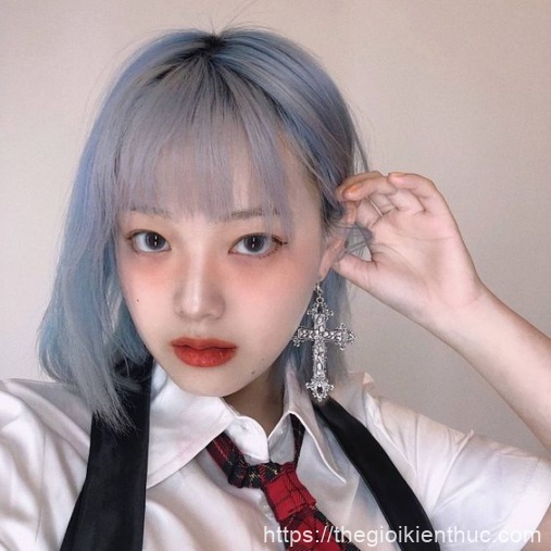 Bạn có biết giới trẻ Hàn Quốc đang săn lùng màu tóc khói xanh không? Xem ngay bài viết này để biến thành một cô gái hoàn toàn khác biệt ngay bây giờ nhé!!